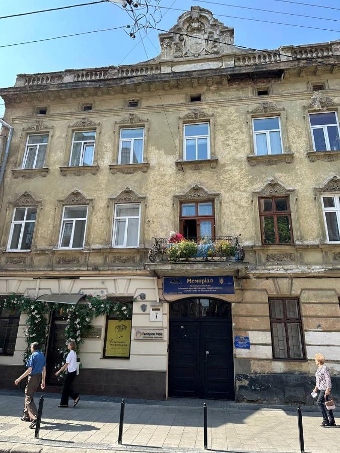 Apartaments Simsim Lwów Zewnętrze zdjęcie