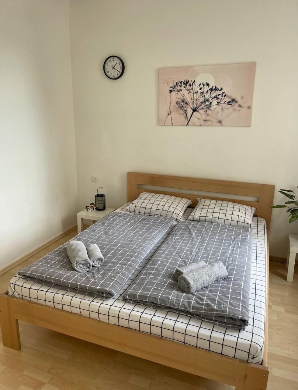 Apartaments Simsim Lwów Zewnętrze zdjęcie