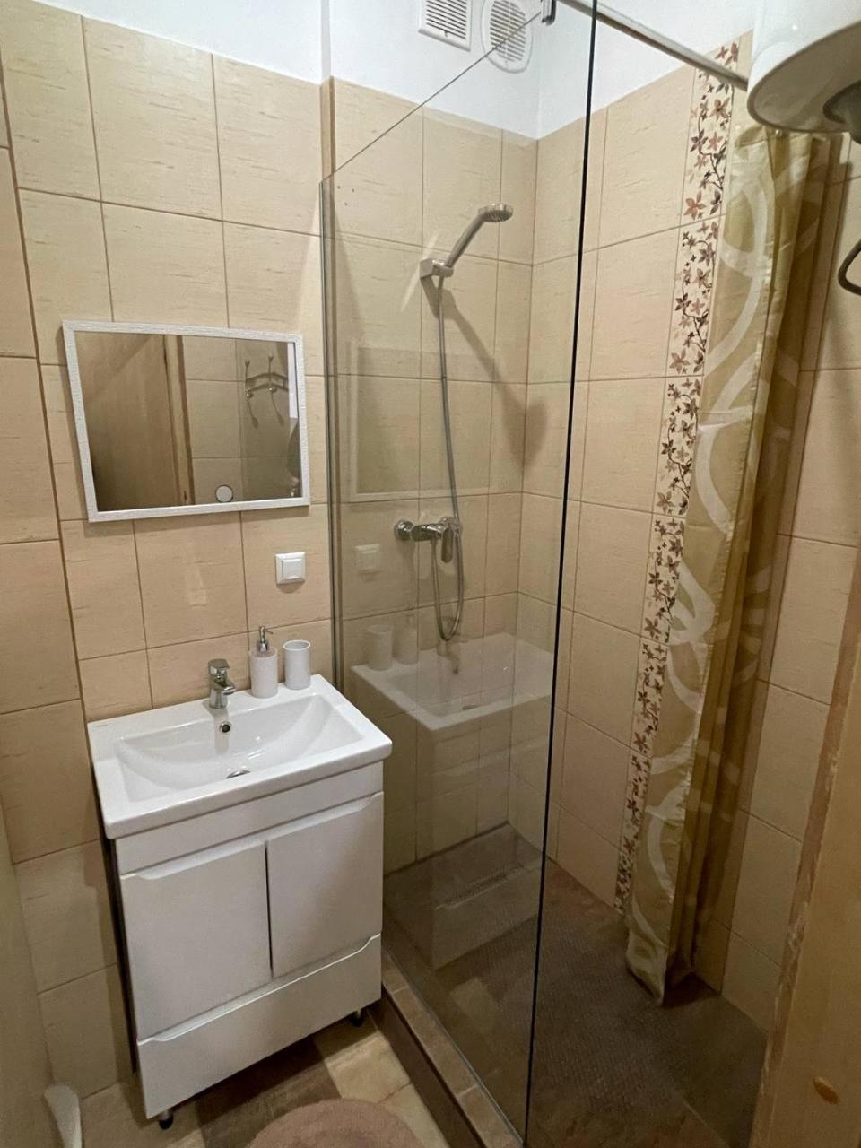 Apartaments Simsim Lwów Zewnętrze zdjęcie